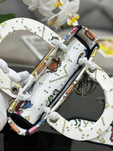 Load image into Gallery viewer, Christian Dior Medium Lady D Lite Bag