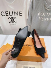 Load image into Gallery viewer, Louis Vuitton Blossom Pump