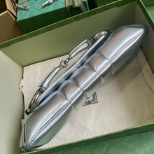 Load image into Gallery viewer, Gucci Horsebit Chain Medium Shoulder Bag