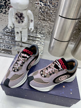Load image into Gallery viewer, Gucci Run Sneakers