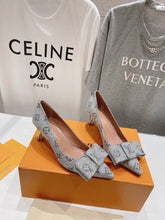 Load image into Gallery viewer, Louis Vuitton Blossom Pump