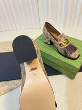 Load image into Gallery viewer, Gucci interlocking G Mid Heel Pump