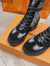 Load image into Gallery viewer, Louis Vuitton Laureate Platform Desert Boots