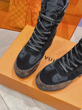 Load image into Gallery viewer, Louis Vuitton Laureate Platform Desert Boots