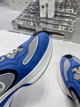 Load image into Gallery viewer, Gucci Run Sneakers