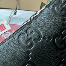 Load image into Gallery viewer, Gucci Jumbo GG Medium Messenger Bag