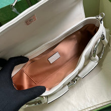 Load image into Gallery viewer, Gucci Horsebit Chain Medium Shoulder Bag