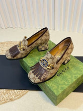 Load image into Gallery viewer, Gucci interlocking G Mid Heel Pump