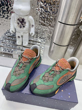 Load image into Gallery viewer, Gucci Run Sneakers
