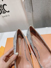 Load image into Gallery viewer, Louis Vuitton Blossom Pump