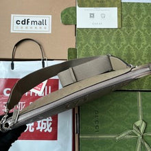 Load image into Gallery viewer, Gucci Jumbo GG Medium Messenger Bag