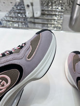 Load image into Gallery viewer, Gucci Run Sneakers