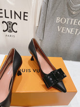 Load image into Gallery viewer, Louis Vuitton Blossom Pump