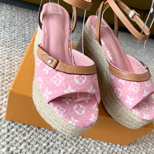 Load image into Gallery viewer, Louis Vuitton Helio's Wedge Sandals