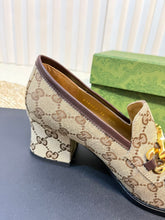 Load image into Gallery viewer, Gucci interlocking G Mid Heel Pump