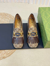 Load image into Gallery viewer, Gucci interlocking G Mid Heel Pump