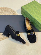 Load image into Gallery viewer, Gucci interlocking G Mid Heel Pump