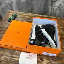 Load image into Gallery viewer, Hermes Sneakers