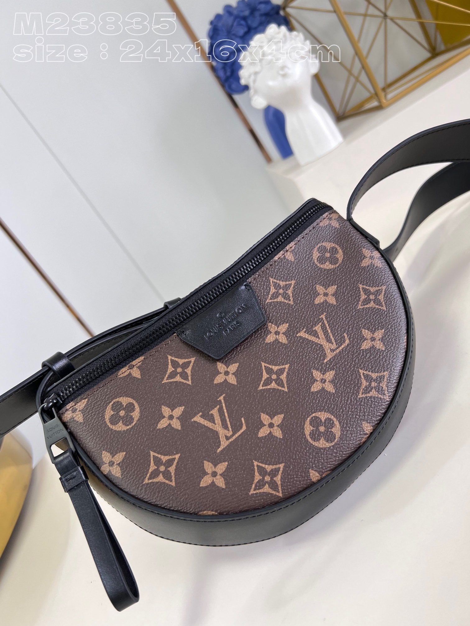 バッグ・カバンその他 LOUIS VUITTON LV Moon Crossbody bag Louis Vuitton LV Moon Crossbody bag - Shoulder Bags - Free