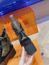 Load image into Gallery viewer, Louis Vuitton Laureate Platform Desert Boots