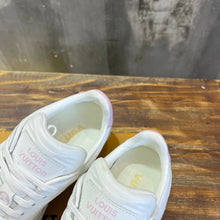 Load image into Gallery viewer, Louis Vuitton Groovy Platform Sneaker