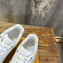 Load image into Gallery viewer, Louis Vuitton Remix Neo Run Away Sneakers