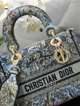 Load image into Gallery viewer, Christian Dior Medium Lady D Lite Bag