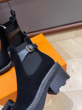 Load image into Gallery viewer, Louis Vuitton Beaubourg Ankle Boots