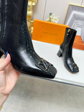 Load image into Gallery viewer, Louis Vuitton Shake Ankle Boots