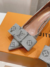 Load image into Gallery viewer, Louis Vuitton Blossom Pump