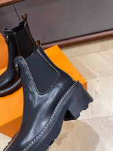 Load image into Gallery viewer, Louis Vuitton Beaubourg Ankle Boots