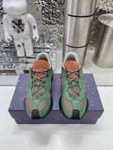 Load image into Gallery viewer, Gucci Run Sneakers