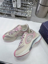 Load image into Gallery viewer, Gucci Run Sneakers