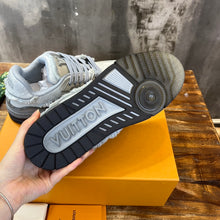 Load image into Gallery viewer, Louis Vuitton Trainer Sneakers