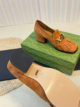 Load image into Gallery viewer, Gucci interlocking G Mid Heel Pump