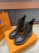 Load image into Gallery viewer, Louis Vuitton Beaubourg Ankle Boots