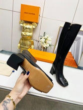 Load image into Gallery viewer, Louis Vuitton Shake High Boots