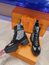 Load image into Gallery viewer, Louis Vuitton Laureate Platform Desert Boots