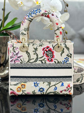 Load image into Gallery viewer, Christian Dior Medium Lady D Lite Bag