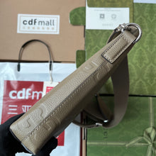 Load image into Gallery viewer, Gucci Jumbo GG Medium Messenger Bag