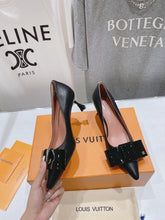 Load image into Gallery viewer, Louis Vuitton Blossom Pump