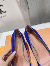 Load image into Gallery viewer, Louis Vuitton Blossom Pump