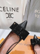 Load image into Gallery viewer, Louis Vuitton Blossom Pump