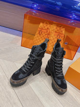 Load image into Gallery viewer, Louis Vuitton Laureate Platform Desert Boots