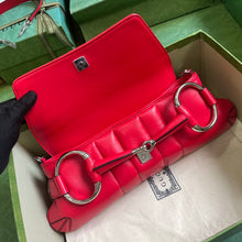 Load image into Gallery viewer, Gucci Horsebit Chain Medium Shoulder Bag