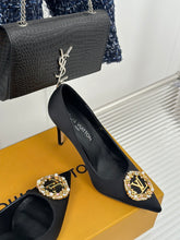 Load image into Gallery viewer, Louis Vuitton Pump