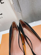 Load image into Gallery viewer, Louis Vuitton Blossom Pump