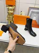 Load image into Gallery viewer, Louis Vuitton Shake Ankle Boots