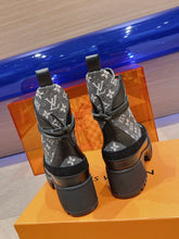 Load image into Gallery viewer, Louis Vuitton Laureate Platform Desert Boots