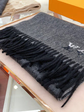 Load image into Gallery viewer, Louis Vuitton Scarf